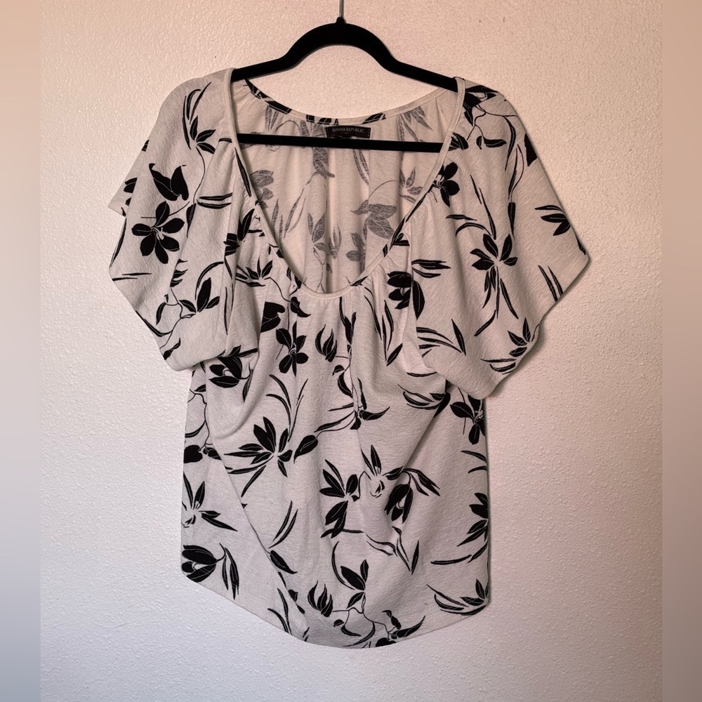 Banana republic Floral Black and White Women's Top size Large